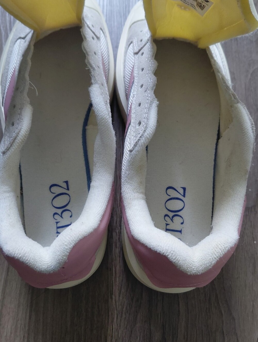 New Balance Women's White and Pink Sneakers - Picture 5 of 10